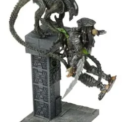 Hot Sale 🔔 McFarlane Toys Alien vs Predator Alien vs. Predator Movie Playsets Alien Attacks Predator Action Figure Set 🔔 -US Horror Sales 2022 avp2aap inset2